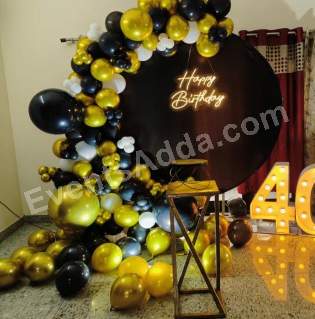black-and-gold-40th-birthday-backdrop-decoration-3.jpg