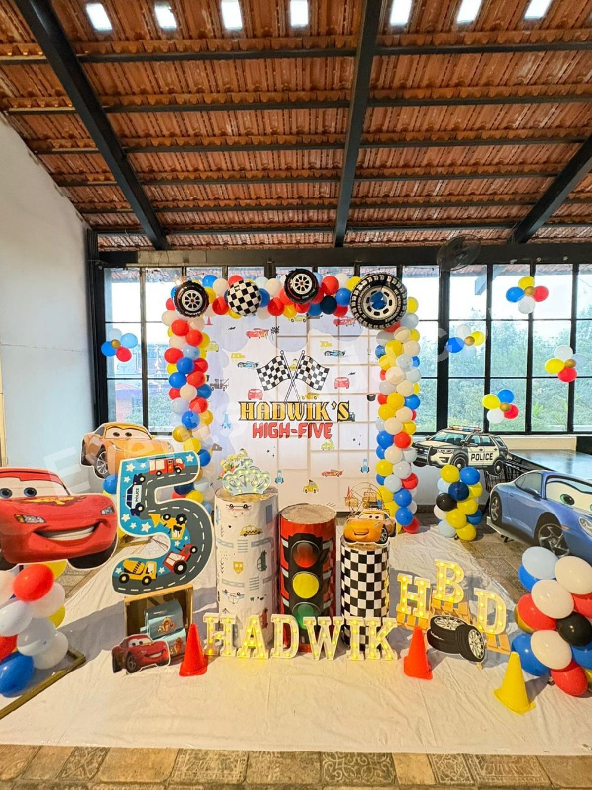 cars-racing-theme-5th-birthday-decoration-2.jpg