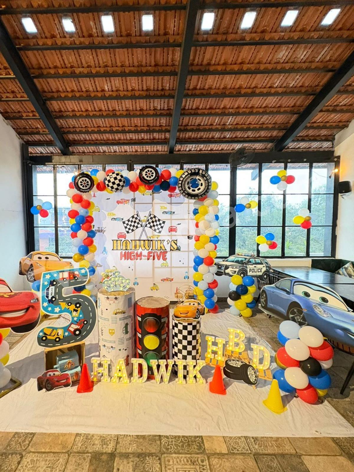 cars-racing-theme-5th-birthday-decoration-4.jpg