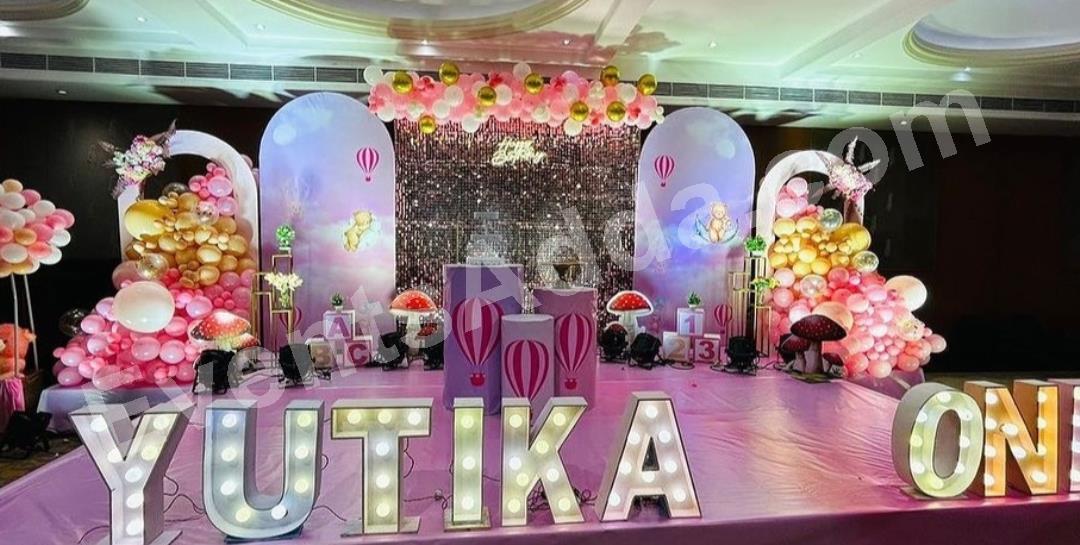 dreamy-hot-air-balloon-first-birthday-decoration-2.jpg