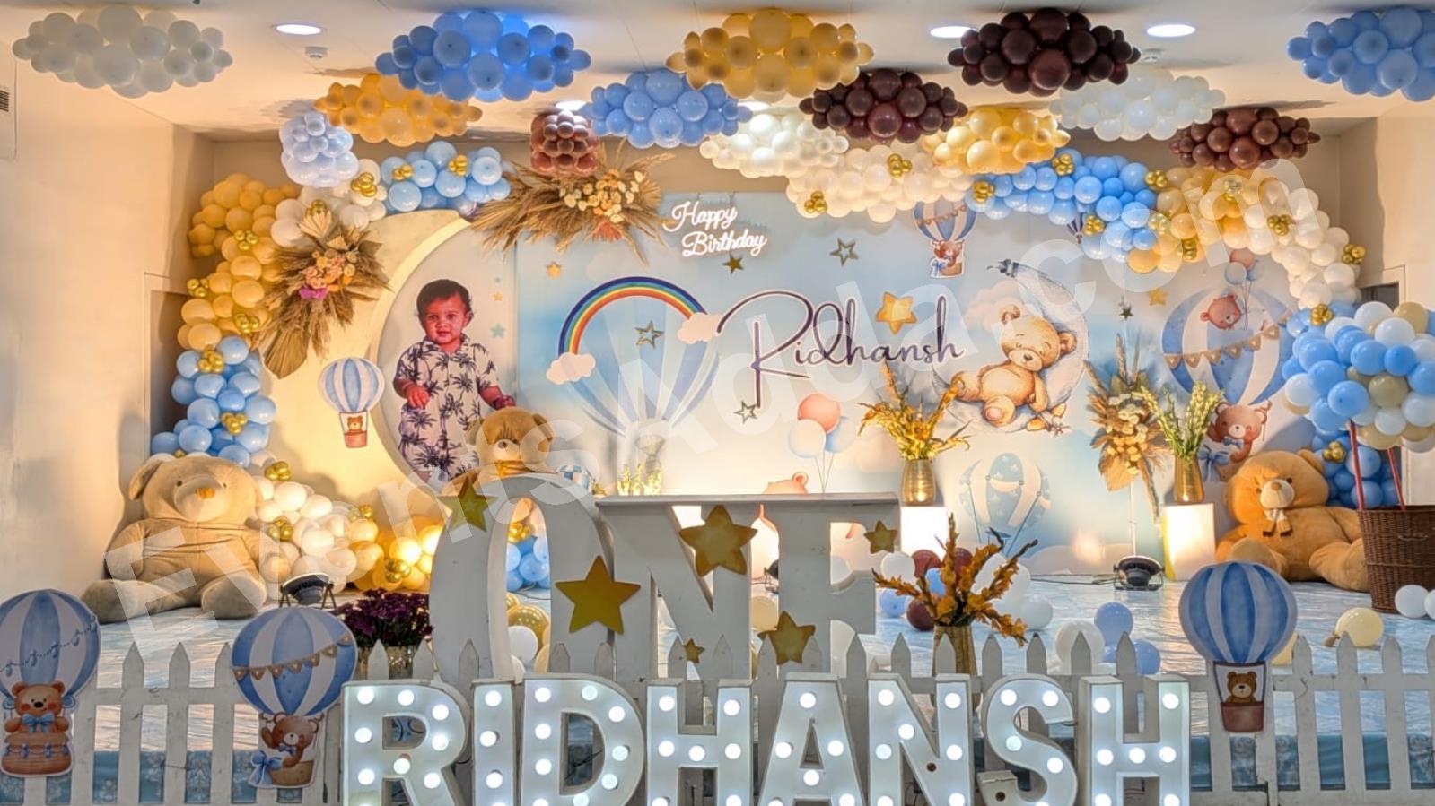 dreamy-teddy-bear-first-birthday-balloon-decoration-3.jpg