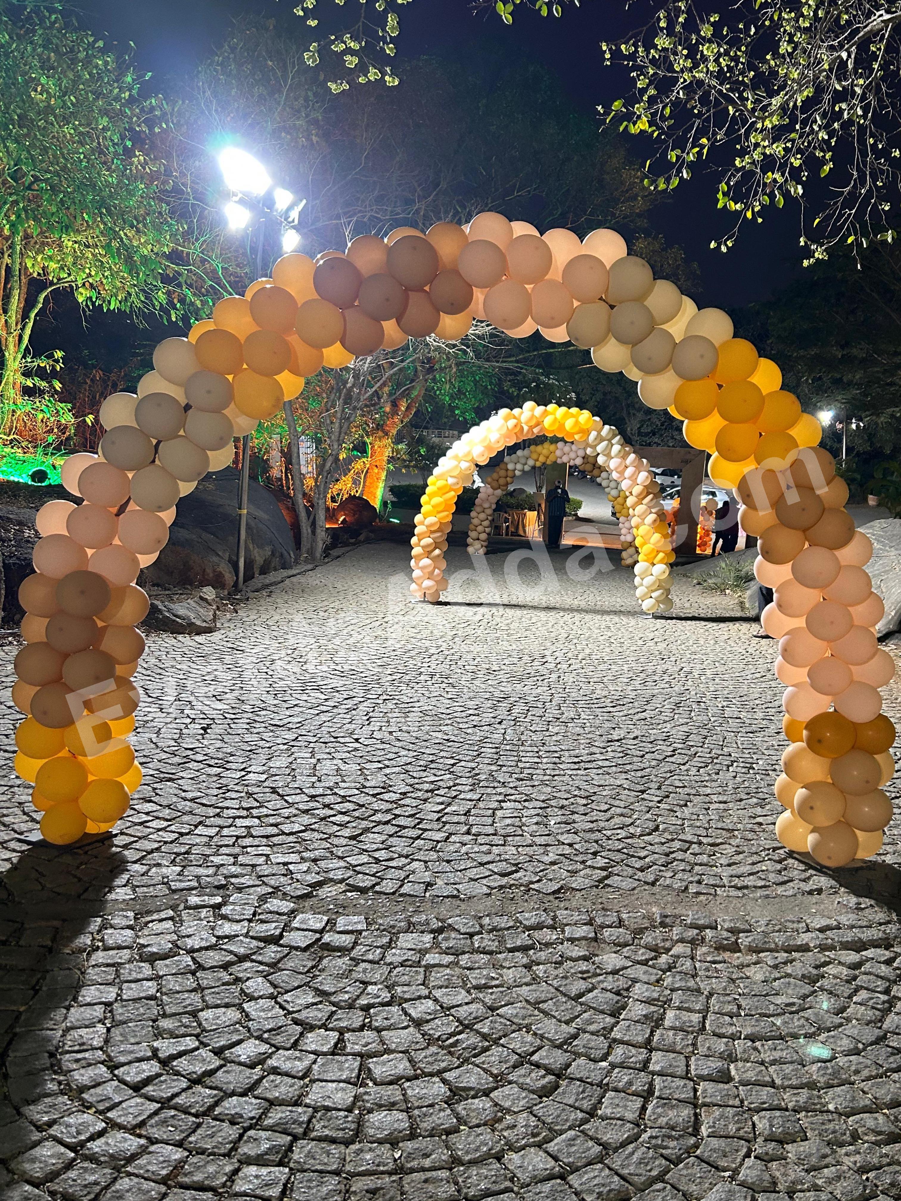 elegant-balloon-entrance-arch-decoration-3.jpg