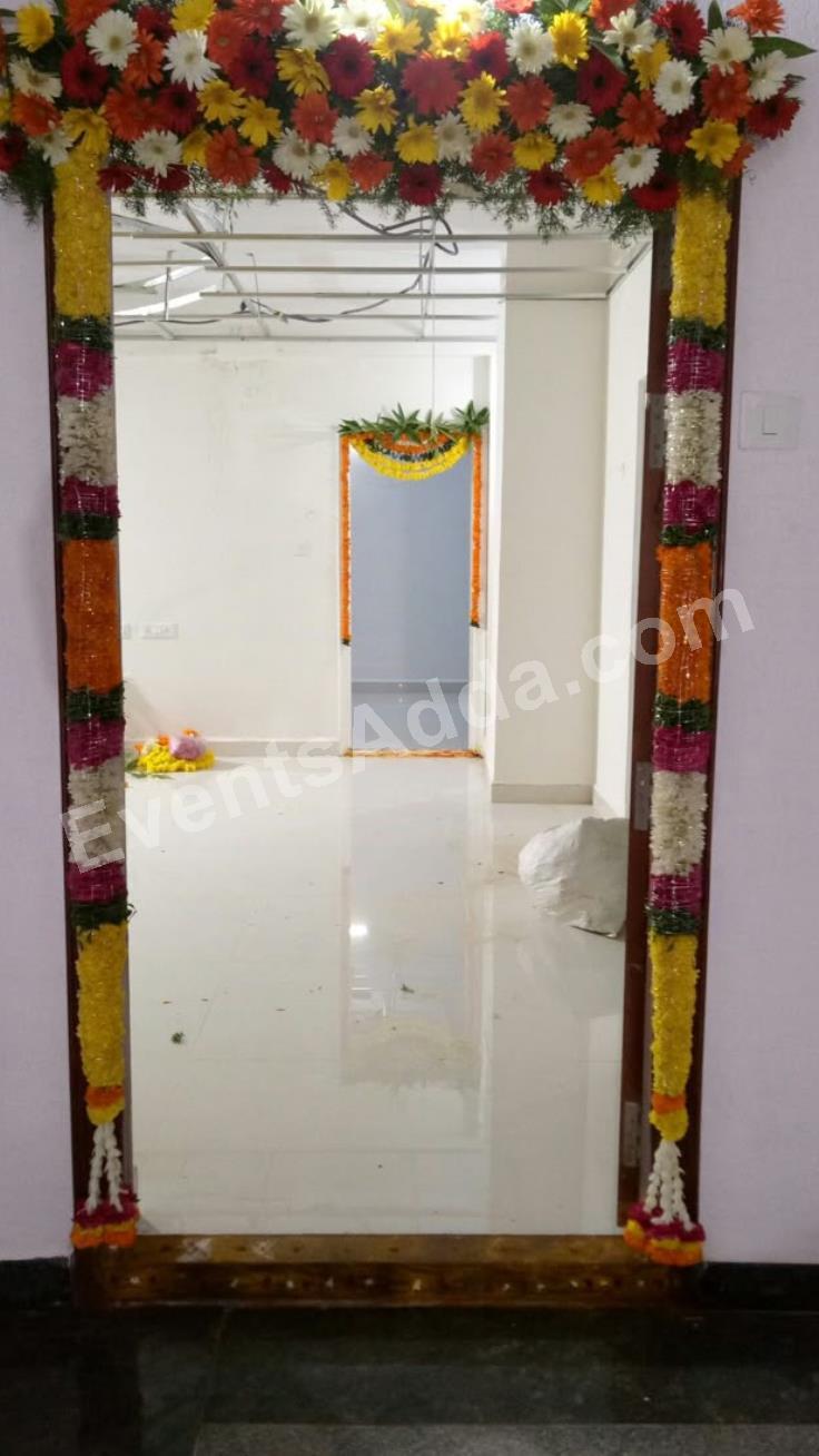 elegant-fresh-flower-door-frame-decoration-2.jpg