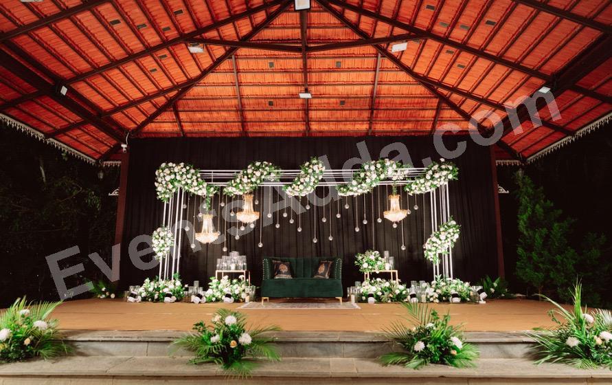 elegant-hanging-crystal-reception-stage-decoration in Kolkata