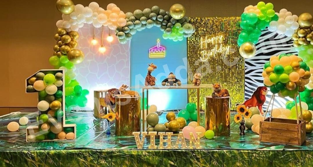 elegant-jungle-safari-theme-birthday-decoration-3.jpg