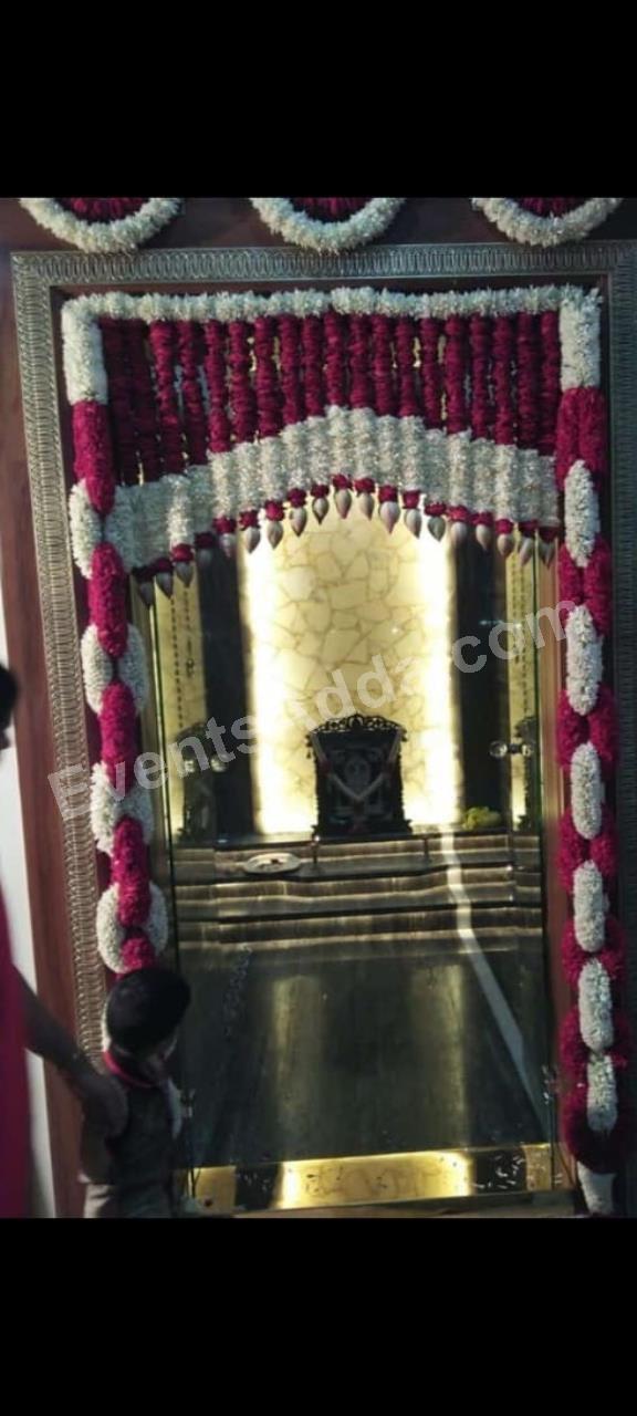 elegant-white-and-magenta-floral-doorway-decoration-3.jpg