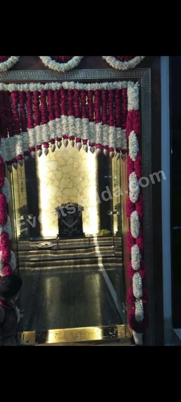 elegant-white-and-magenta-floral-doorway-decoration-4.jpg