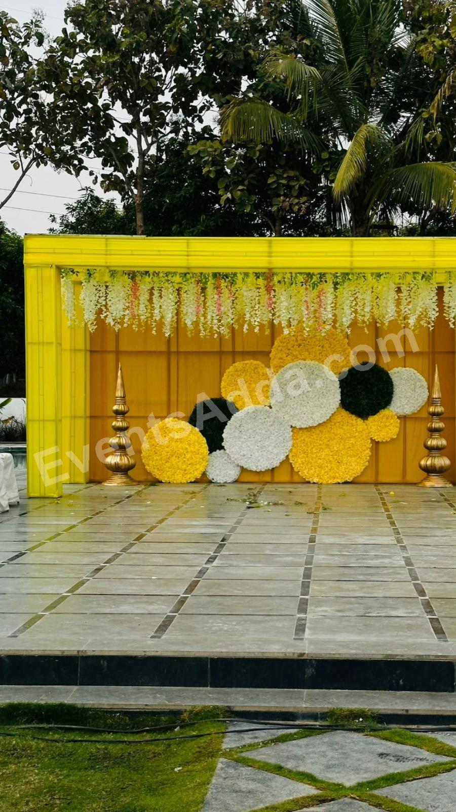 elegant-yellow--white-floral-backdrop-decoration-3.jpg