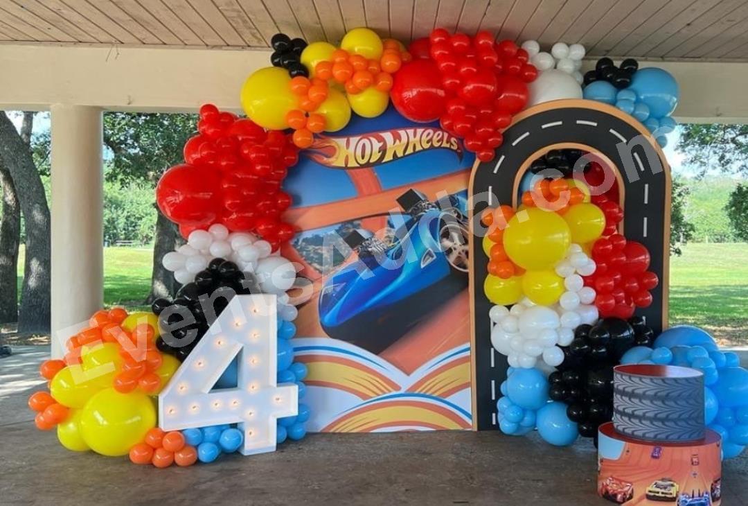 hot-wheels-race-track-4th-birthday-decoration-3.jpg