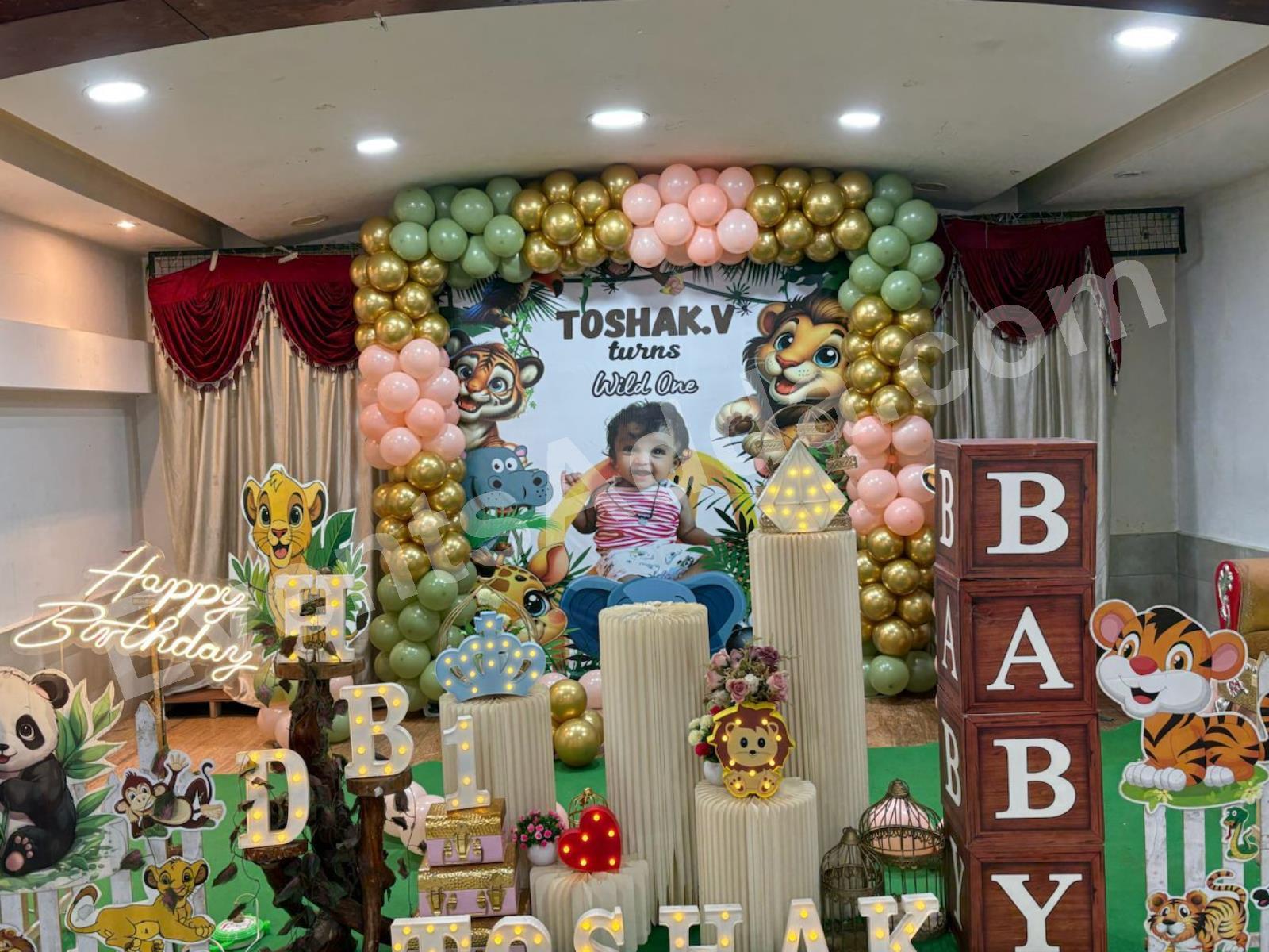 jungle-safari-birthday-decoration-2.jpg