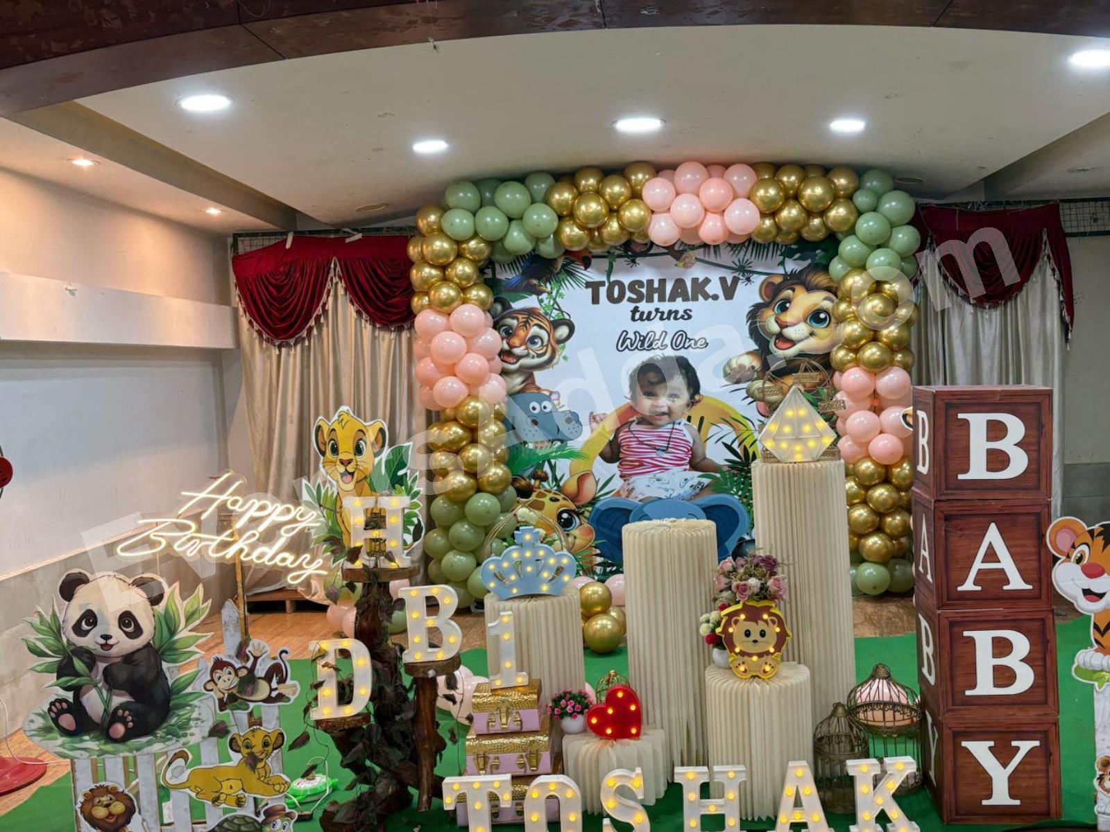 jungle-safari-birthday-decoration-3.jpg