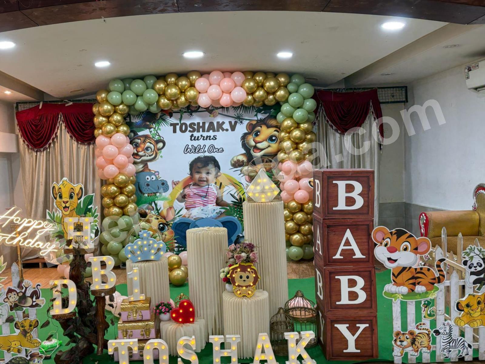 jungle-safari-birthday-decoration-4.jpg