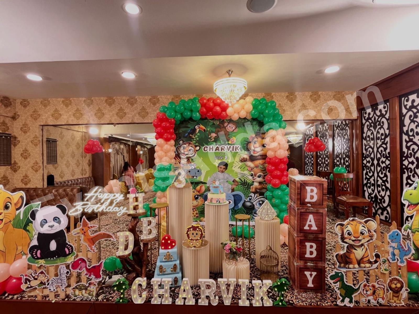 jungle-safari-themed-3rd-birthday-decoration-2.jpg