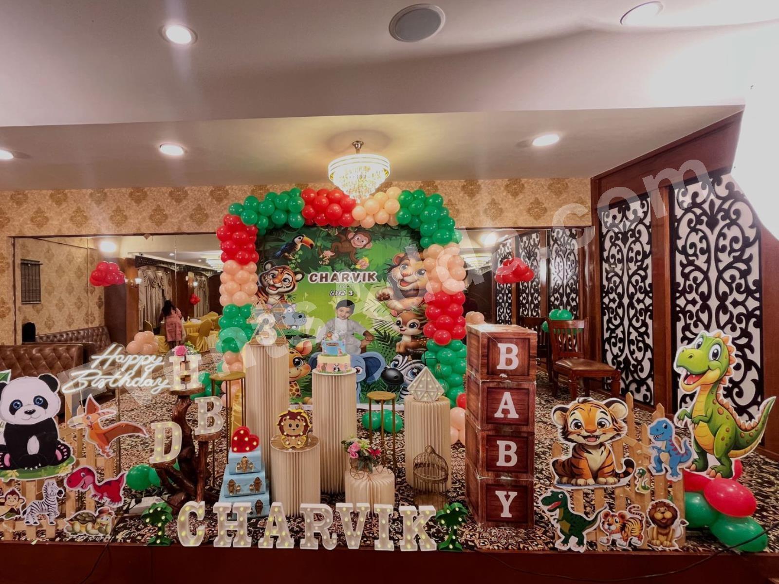 jungle-safari-themed-3rd-birthday-decoration-4.jpg