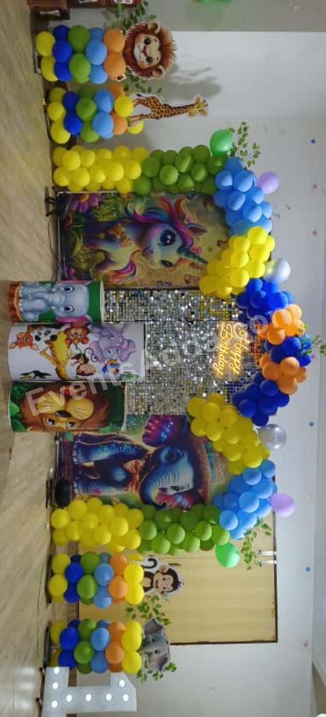 jungle-safari-themed-first-birthday-decoration-2.jpg