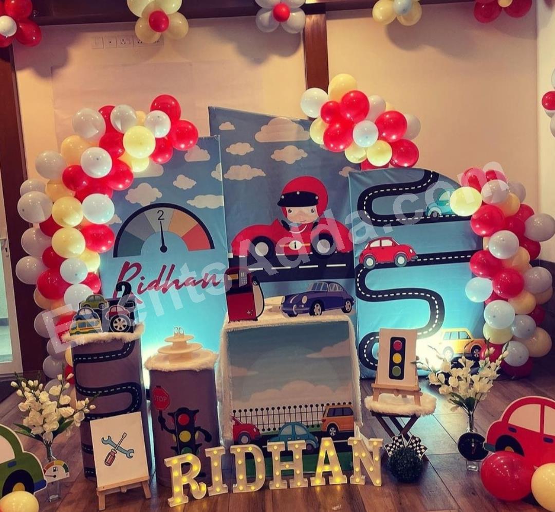 little-racer-car-theme-birthday-decoration-2.jpg