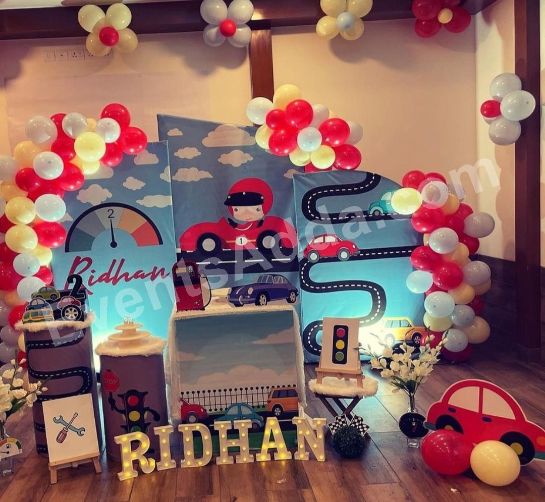 little-racer-car-theme-birthday-decoration-4.jpg