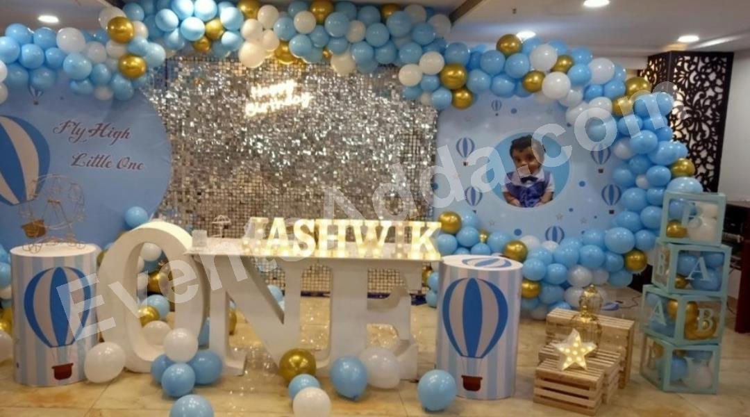 luxury-hot-air-balloon-first-birthday-decoration-4.jpg