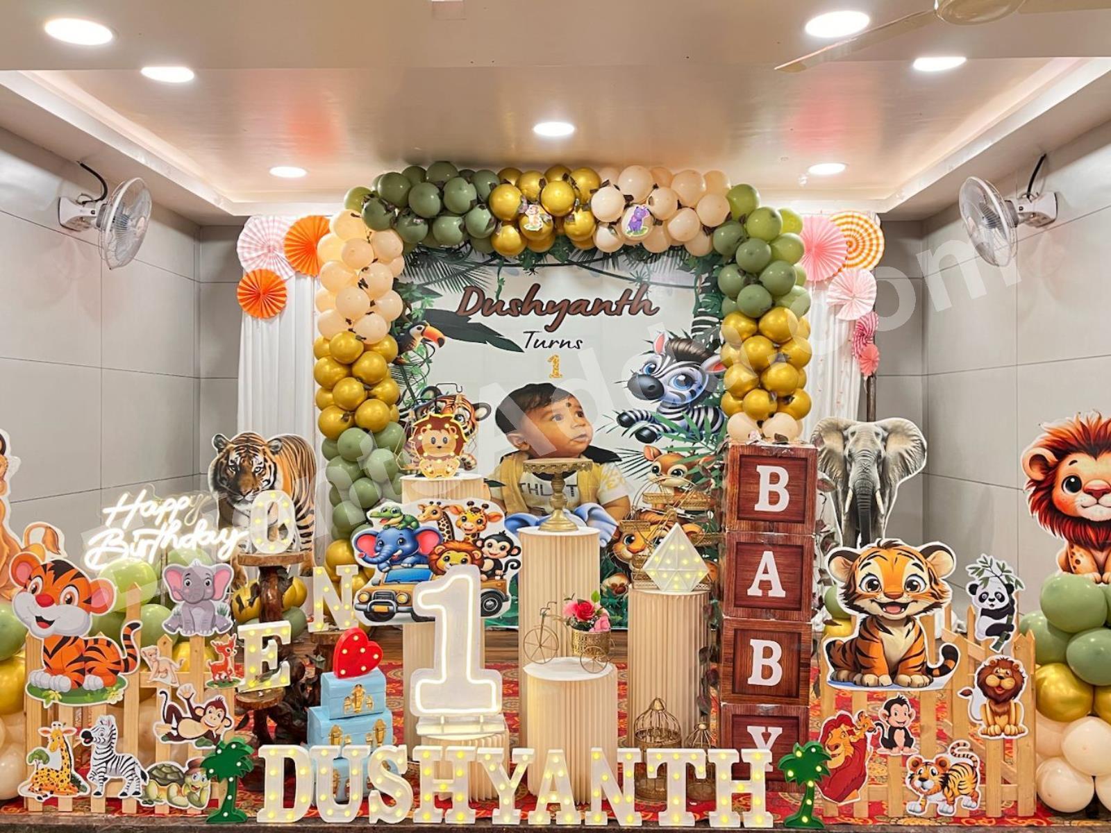 luxury-jungle-safari-theme-first-birthday-decoration-2.jpg