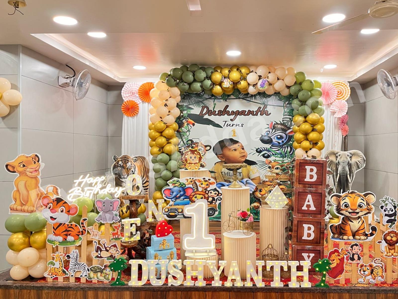 luxury-jungle-safari-theme-first-birthday-decoration-3.jpg