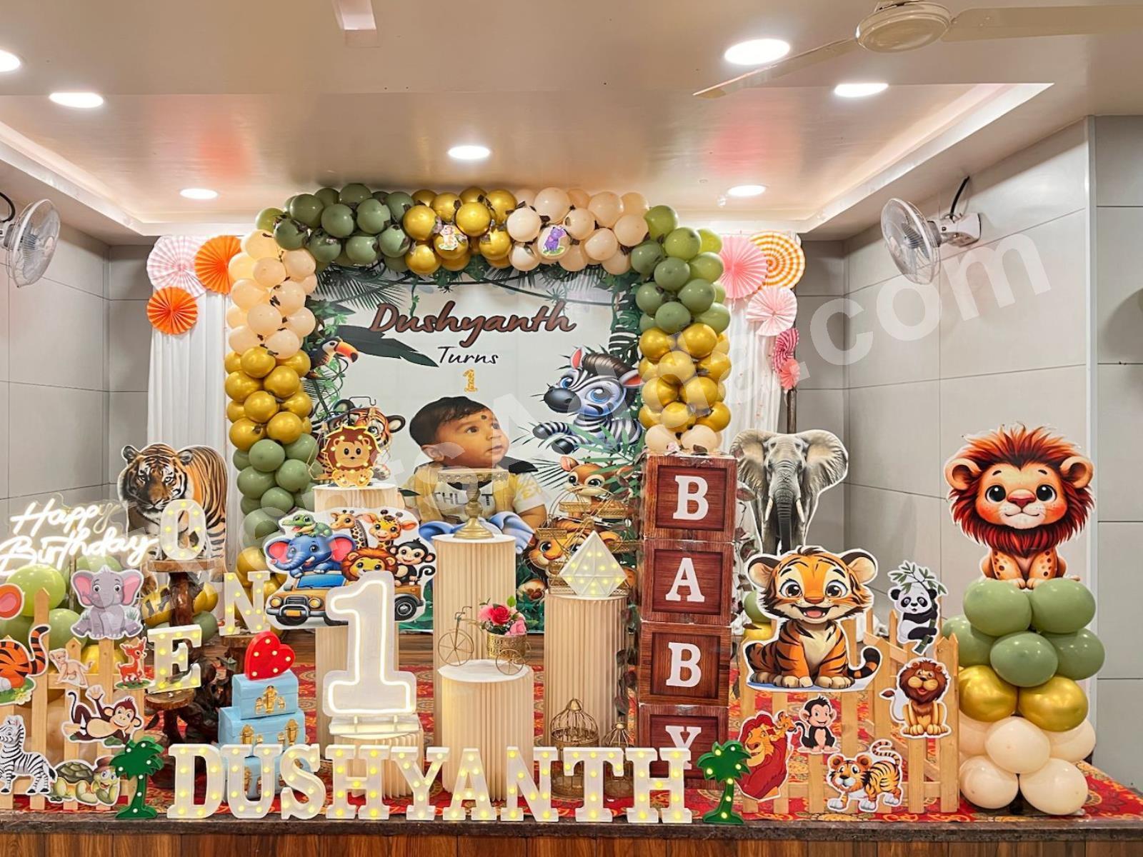 luxury-jungle-safari-theme-first-birthday-decoration-4.jpg