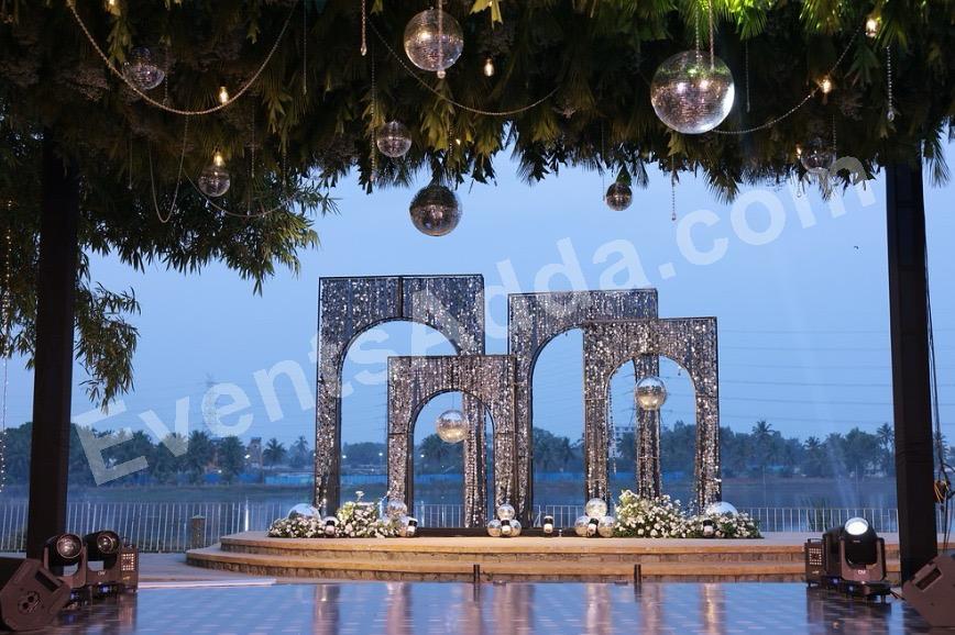 luxury-mirror-frame-reception-stage-decoration in Kolkata