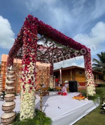 luxury-ombre-floral-wedding-mandap-decoration-2.jpg