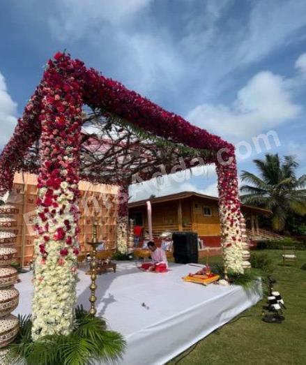 luxury-ombre-floral-wedding-mandap-decoration-4.jpg