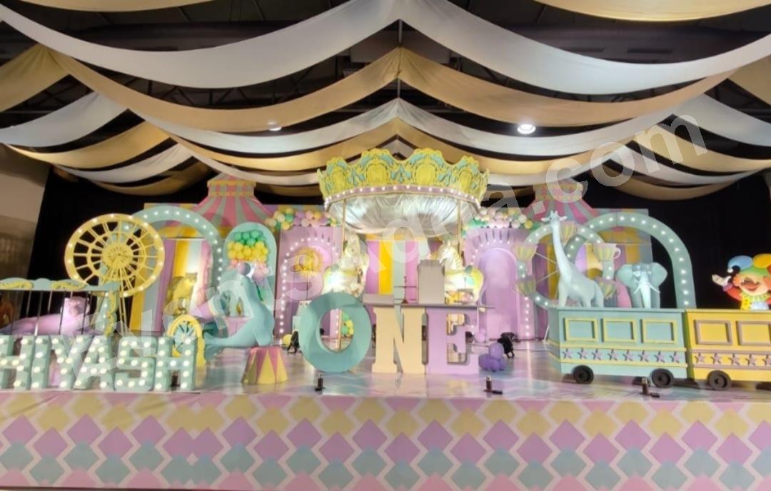luxury-pastel-carnival-carousel-first-birthday-decoration-2.jpg
