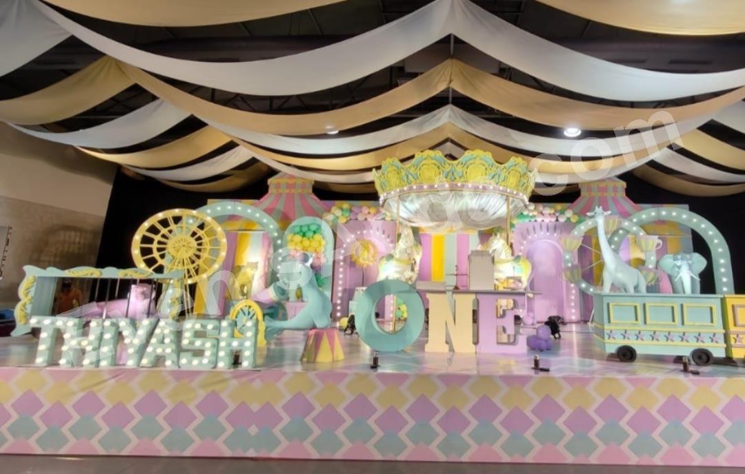 luxury-pastel-carnival-carousel-first-birthday-decoration-3.jpg