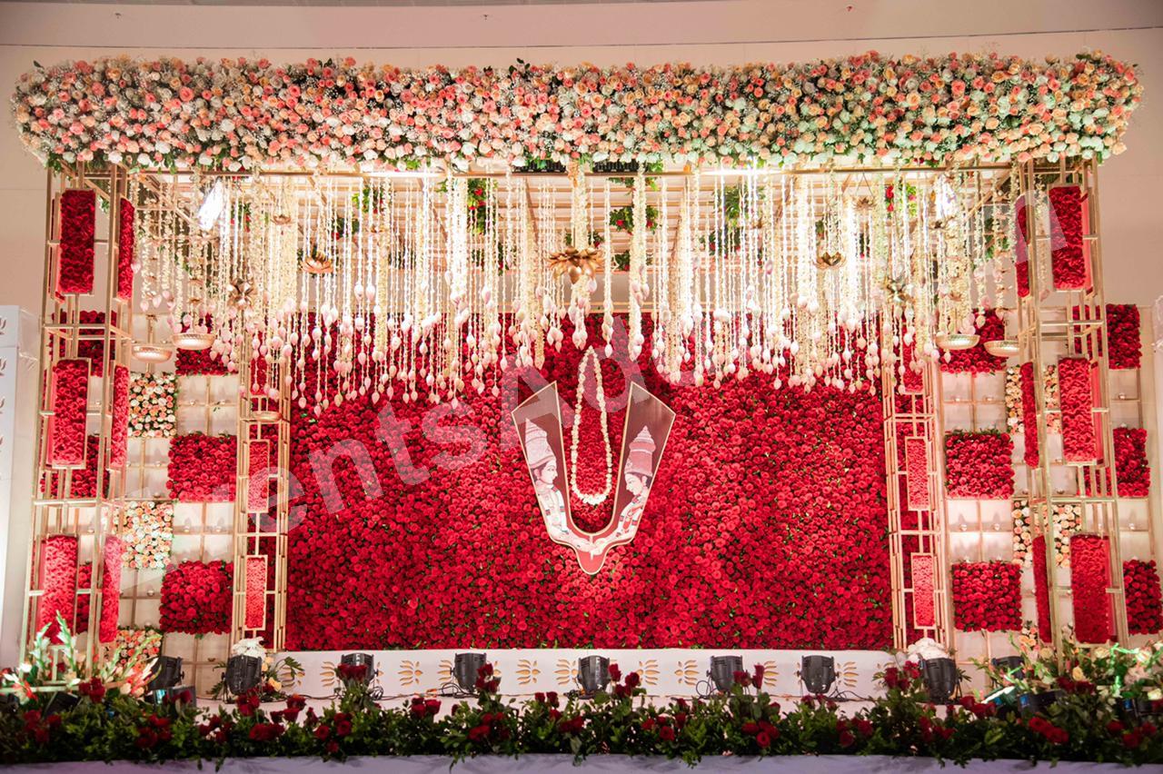 Luxury Red Rose Floral Wedding Stage Decoration Decoration in Peddapalli