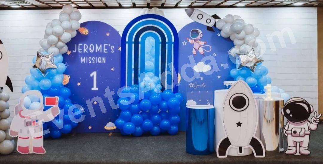 mission-to-space-first-birthday-balloon-decoration-4.jpg