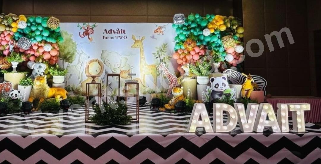 modern-jungle-safari-birthday-decoration-4.jpg