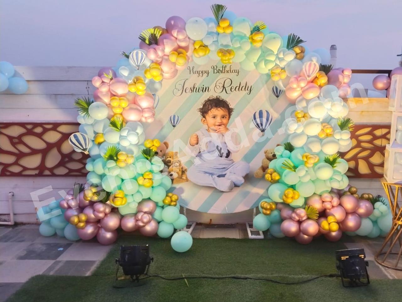 pastel-hot-air-balloon-first-birthday-decoration-3.jpg
