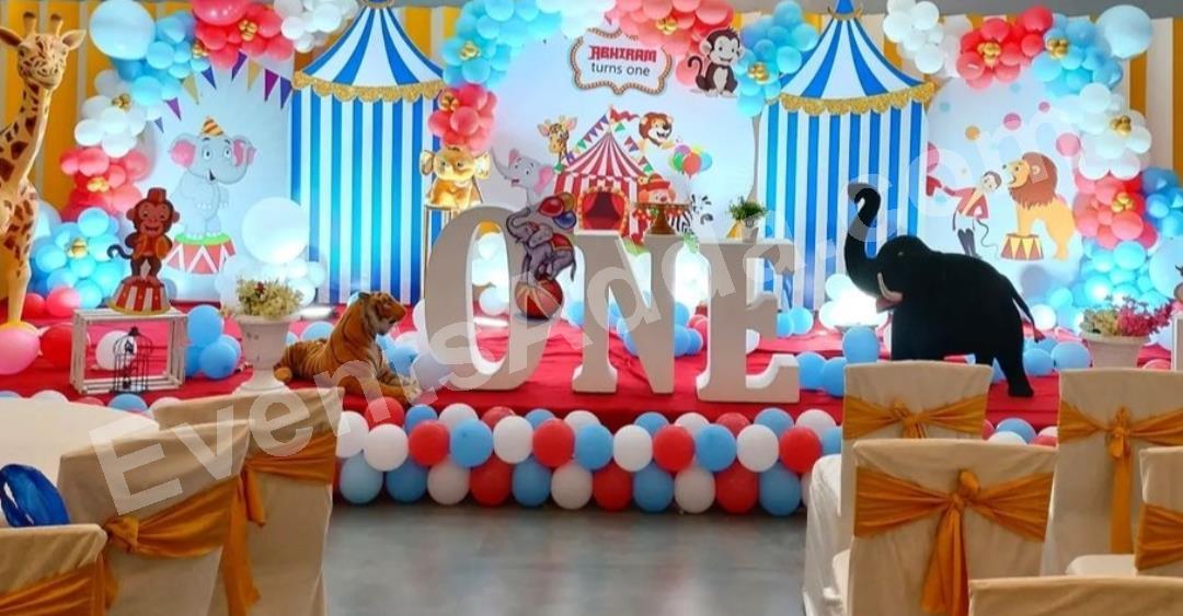 royal-circus-carnival-first-birthday-decoration-2.jpg