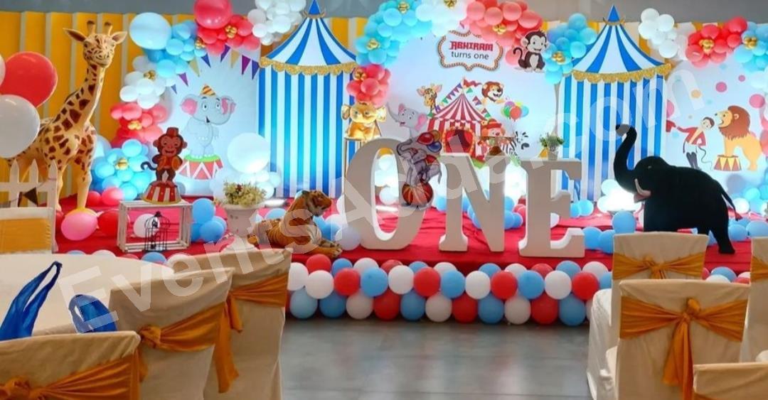 royal-circus-carnival-first-birthday-decoration-3.jpg
