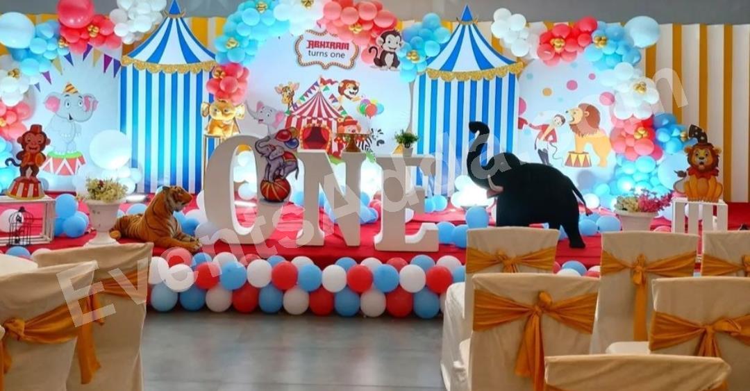 royal-circus-carnival-first-birthday-decoration-4.jpg