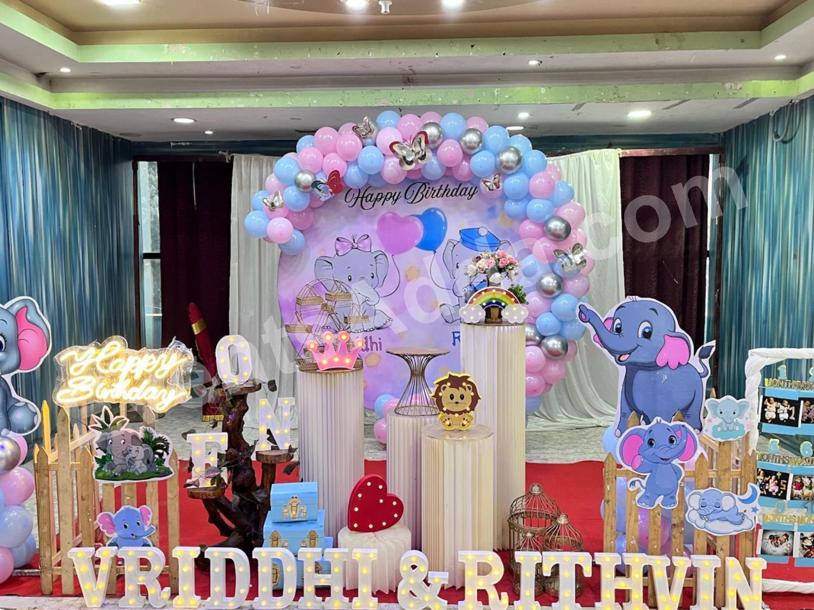 royal-elephant-themed-first-birthday-decoration-2.jpg
