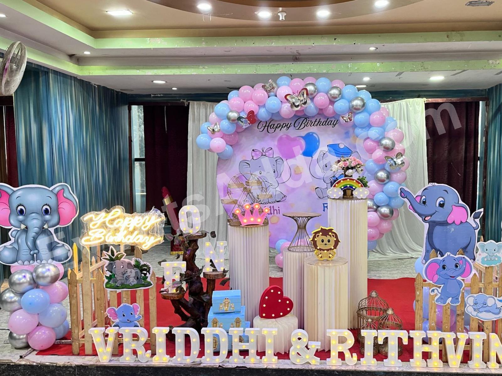 royal-elephant-themed-first-birthday-decoration-3.jpg