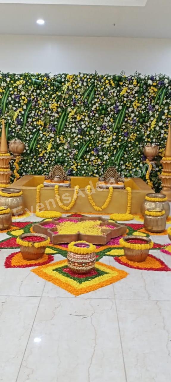 royal-floral-couple-haldi-ceremony-decoration-2.jpg