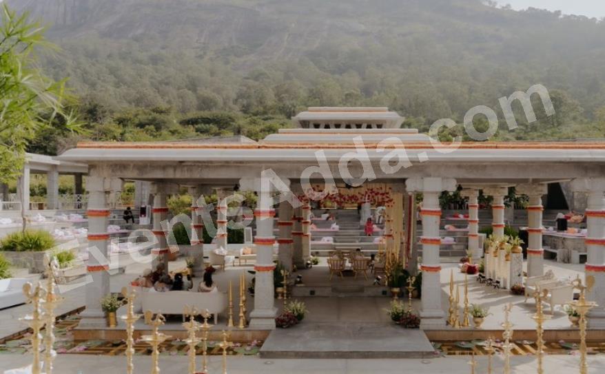 royal-open-air-temple-mandap-wedding-decoration-3.jpg