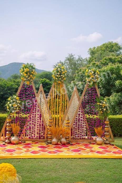 royal-triangle-floral-haldi-backdrop-decoration-2.jpg