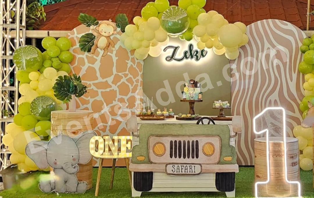safari-jungle-themed-1st-birthday-decoration-3.jpg