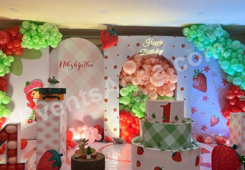 sweet-strawberry-first-birthday-decoration-2.jpg