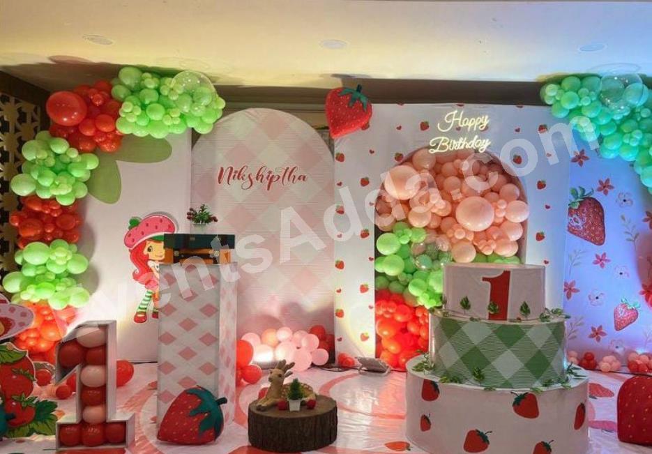sweet-strawberry-first-birthday-decoration-3.jpg
