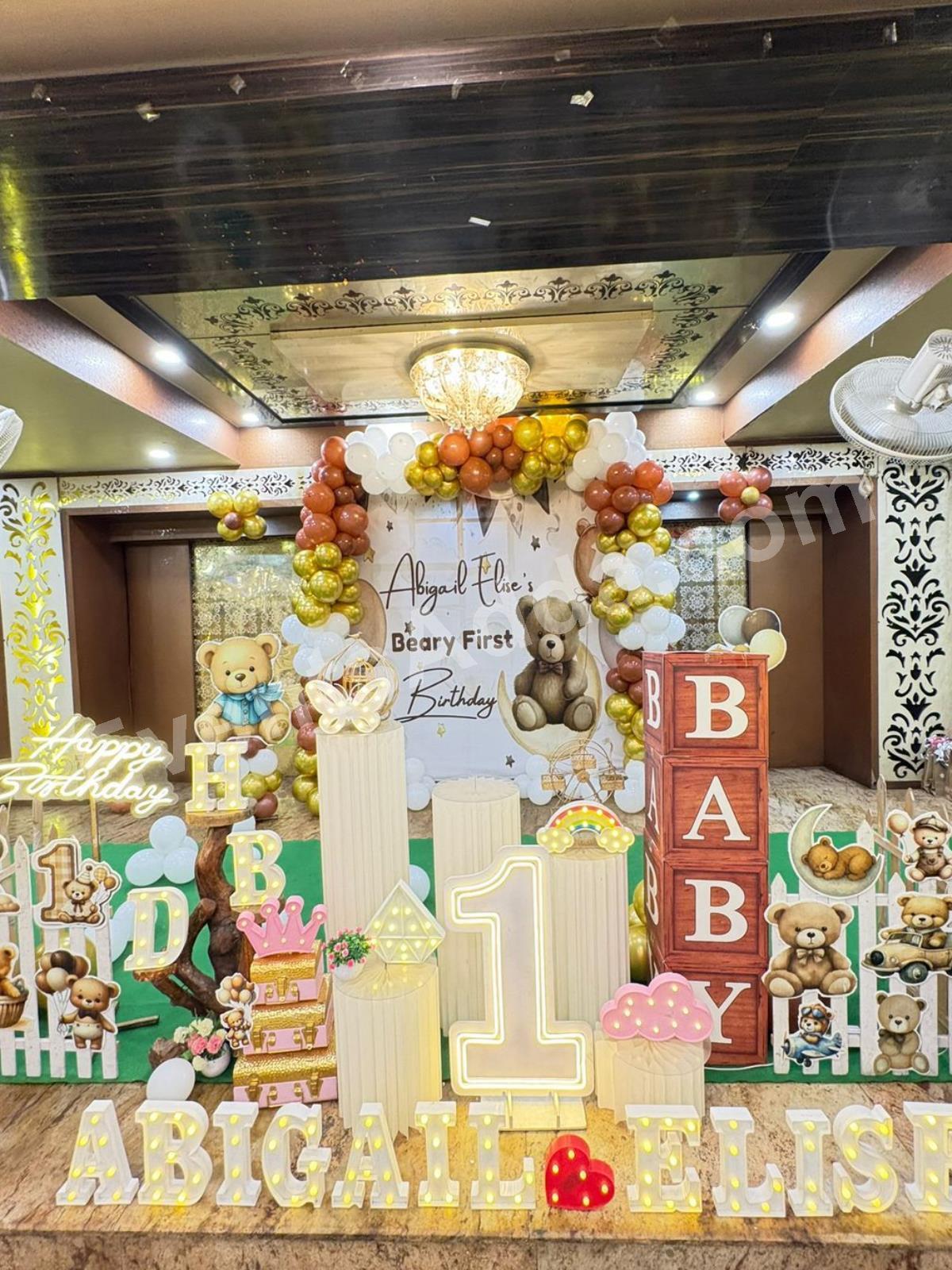 teddy-bear-themed-first-birthday-decoration-2.jpg