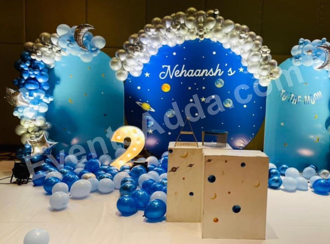 to-the-moon-space-birthday-balloon-decoration-3.jpg