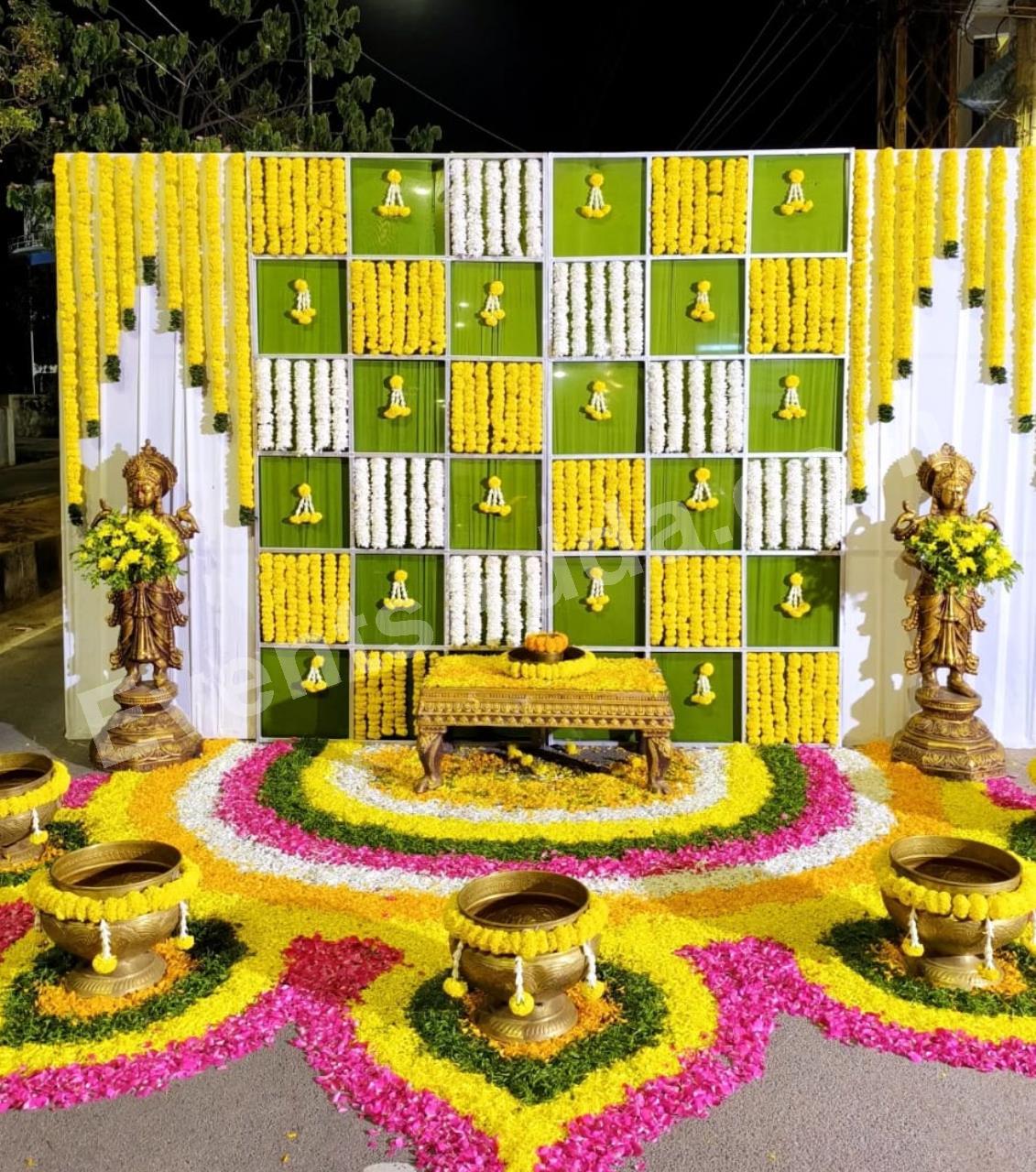 traditional-banana-leaf-grid-haldi-ceremony-decoration-2.jpg