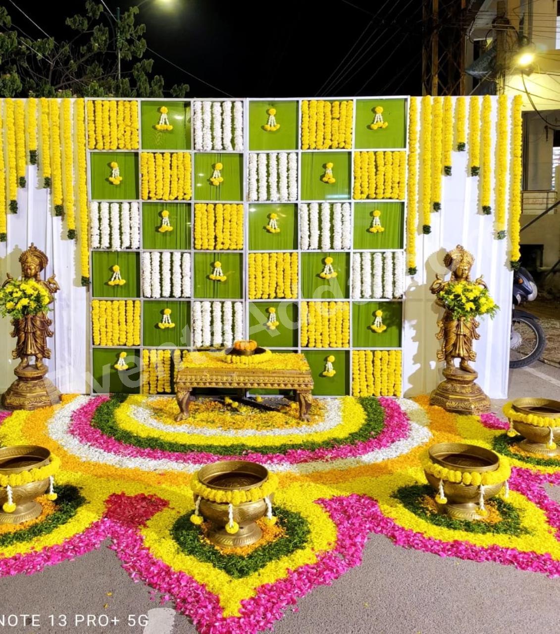 traditional-banana-leaf-grid-haldi-ceremony-decoration-4.jpg