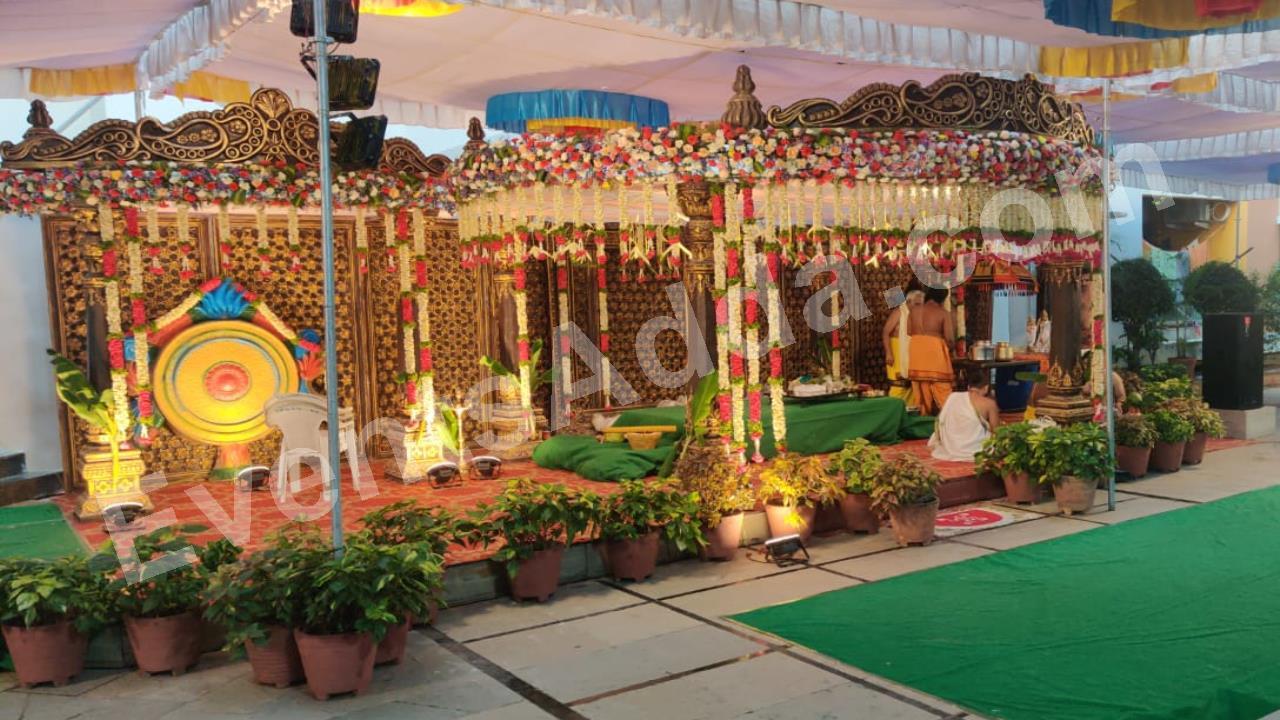 traditional-royal-floral-mandap-decoration-3.jpg
